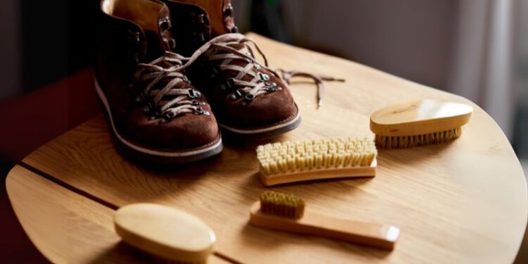 Bí quyết bảo quản giày da lộn để giày luôn như mới, bền đẹp 3 Bí quyết bảo quản giày da lộn để giày luôn như mới, bền đẹp