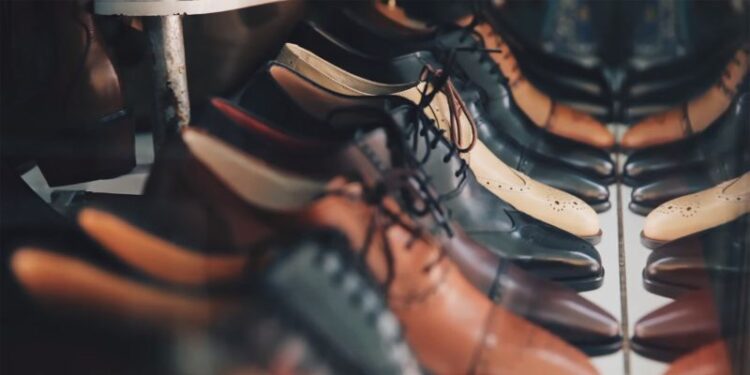 Các loại da giày phổ biến và cách nhận biết chi tiết từng loại 3 Các loại da giày phổ biến và cách nhận biết chi tiết từng loại