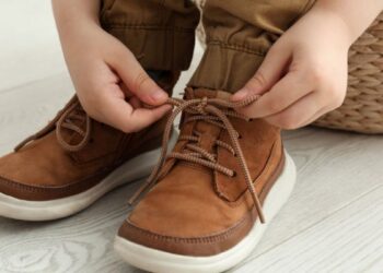 Cách buộc dây giày da: Bí quyết nâng tầm phong cách lịch lãm