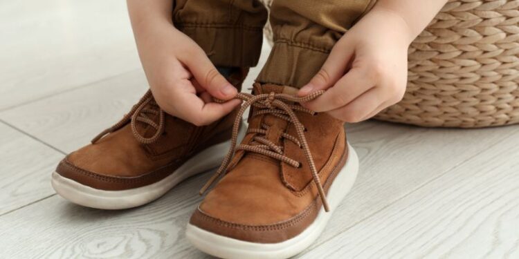 Cách buộc dây giày da: Bí quyết nâng tầm phong cách lịch lãm 3 Cách buộc dây giày da: Bí quyết nâng tầm phong cách lịch lãm