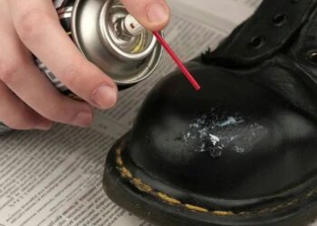 Khám phá những cách tẩy keo dính trên giày da dễ dàng và hiệu quả