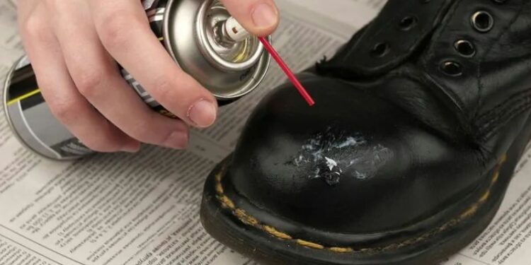 Khám phá những cách tẩy keo dính trên giày da dễ dàng và hiệu quả 3 Khám phá những cách tẩy keo dính trên giày da dễ dàng và hiệu quả