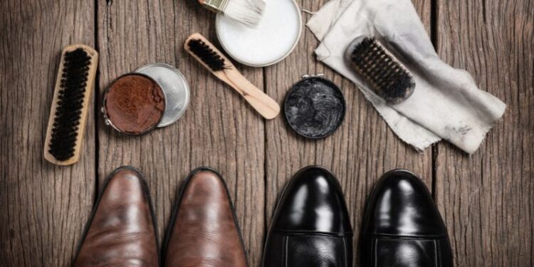 Cách vệ sinh giày da tại nhà chi tiết giúp giày luôn sáng bóng