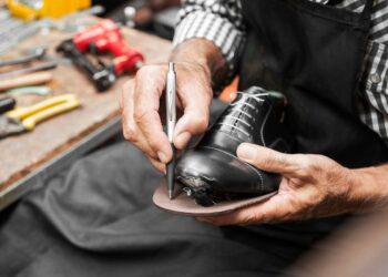 Cách dán đế giày da giữ gìn đôi giày bền đẹp như mới