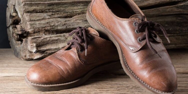 Giày da bị nhăn: Tìm hiểu nguyên nhân và giải pháp hoàn hảo