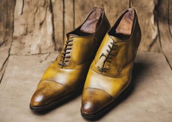 Giày da bị ố vàng: Cách khắc phục và duy trì vẻ đẹp bền lâu