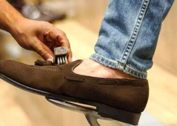 Giày da lộn có giặt được không? Bí quyết giặt đúng cách để giữ bền đẹp