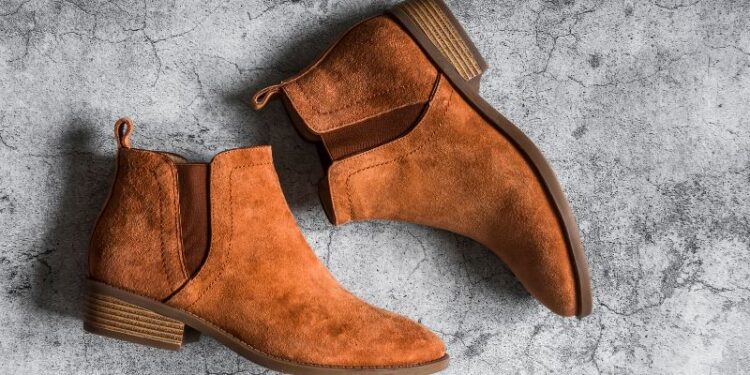 Giày da lộn là gì? Tìm hiểu sâu về chất liệu, ưu điểm và cách bảo quản 3 Giày da lộn là gì? Tìm hiểu sâu về chất liệu, ưu điểm và cách bảo quản