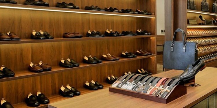 Khám phá các mẫu giày da nam Đà Nẵng đẹp, chất lượng và phong cách 3 Khám phá các mẫu giày da nam Đà Nẵng đẹp, chất lượng và phong cách