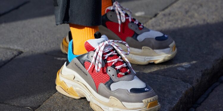 Shop giày Sneaker Biên Hòa - Những điểm đến cho tín đồ yêu giày thời trang 2 Rất nhiều người tìm kiến shop giày sneaker Biên Hòa