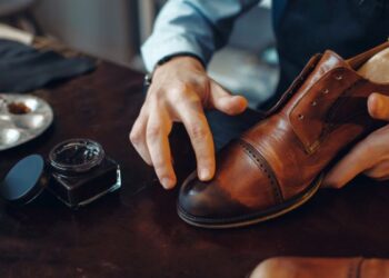 Sửa giày da: Nghệ thuật bảo quản đôi giày yêu thích của bạn