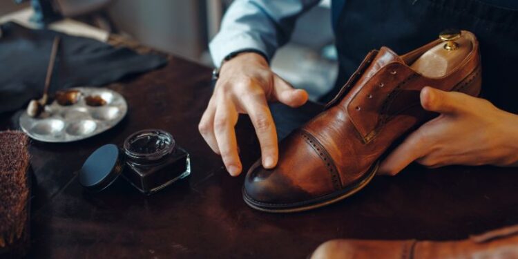 Sửa giày da: Nghệ thuật bảo quản đôi giày yêu thích của bạn