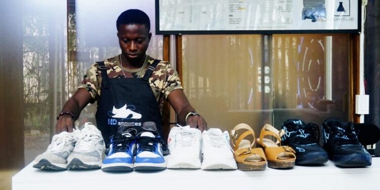 Bạn đang muốn tìm địa chỉ sửa giày sneaker TPHCM