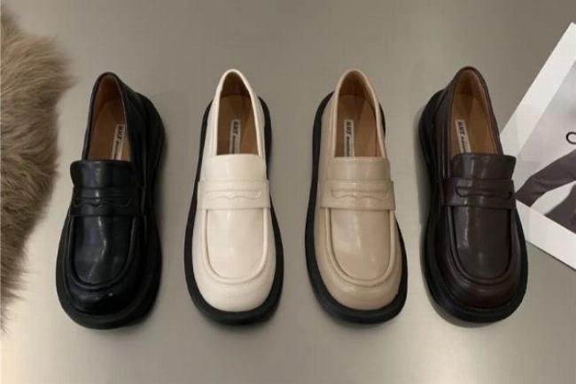 Thời trang ấn tượng với giày loafer và bộ suit