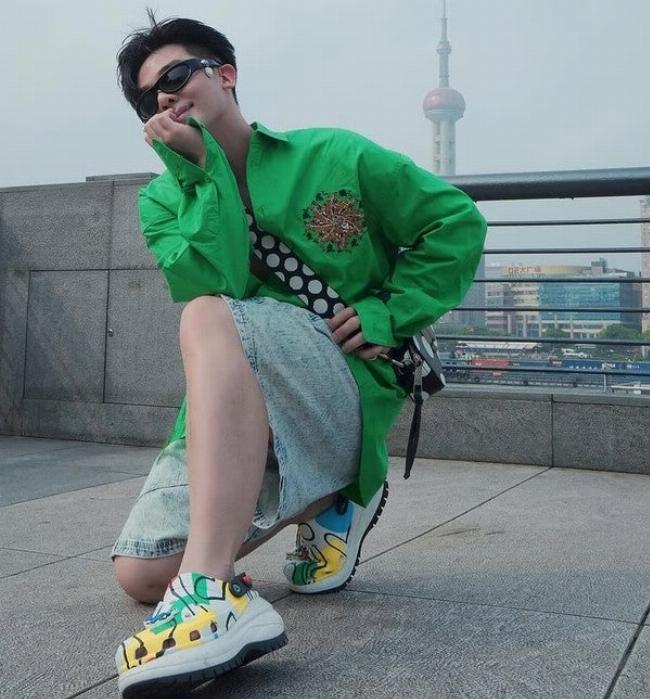 Giày lười kết hợp với quần sooc mùa hè