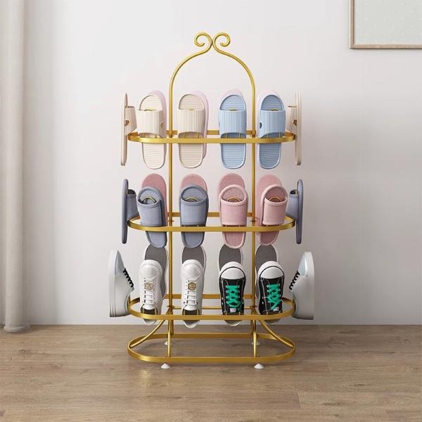 Hình ảnh minh họa tủ giày được sắp xếp ngăn nắp, có hộp trong suốt và shoe tree để bảo quản giày 