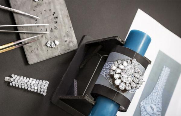 Graff Diamonds Hallucination - Chiếc đồng hồ đắt nhất thế giới với 110 carat kim cương màu rực rỡ và kiểu cắt đa dạng