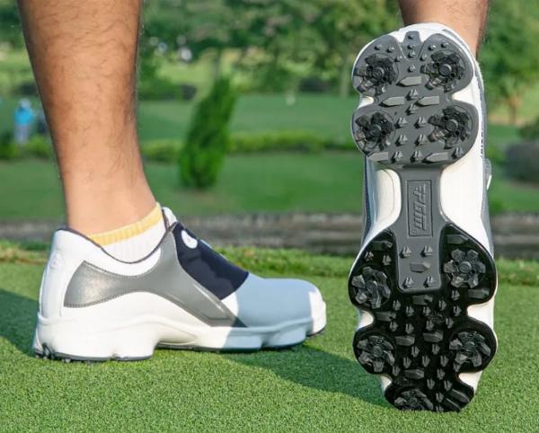 Giày đánh golf đế giúp tăng độ bám