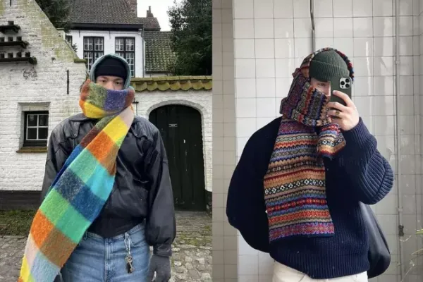 Một quý ông đang phối khăn quàng cổ nam hàng hiệu Monogram màu tối với áo khoác da và quần jeans, minh họa phong cách quàng thoải mái, tự nhiên