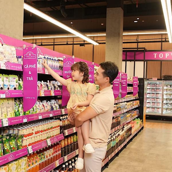 Khu vực siêu thị thực phẩm tươi sống bên trong siêu thị Eon Bình Tân, với các gian hàng rau củ sạch sẽ, hiện đại