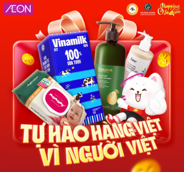 Một người bán hàng đang tư vấn cho khách hàng về mẫu giày tại quầy, nhấn mạnh dịch vụ chuyên nghiệp tại Vạn Hạnh Mall Quận 10.